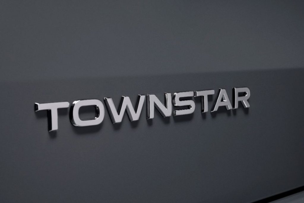 Nissan Townstar badge