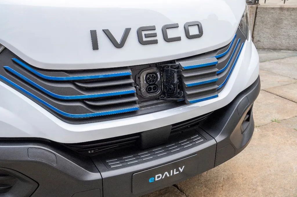 New Iveco logo on bonner of an eDaily 