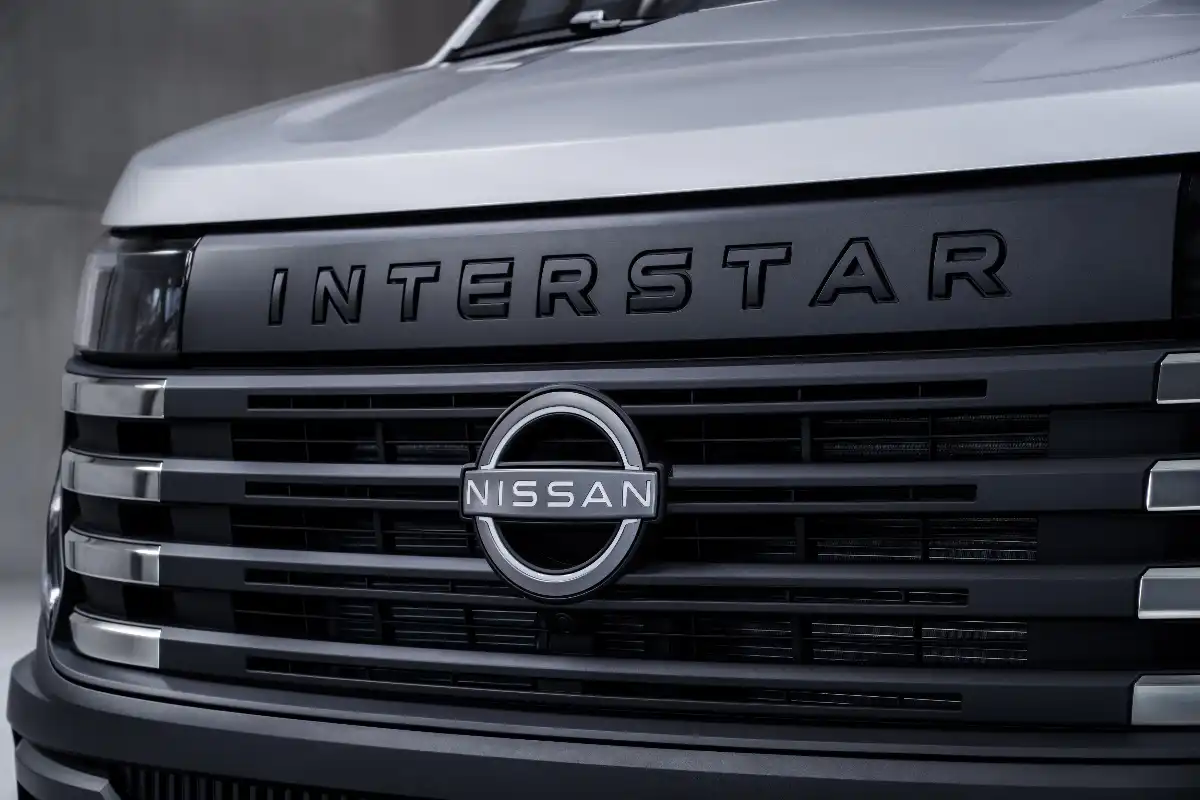 Nissan Interstar grille
