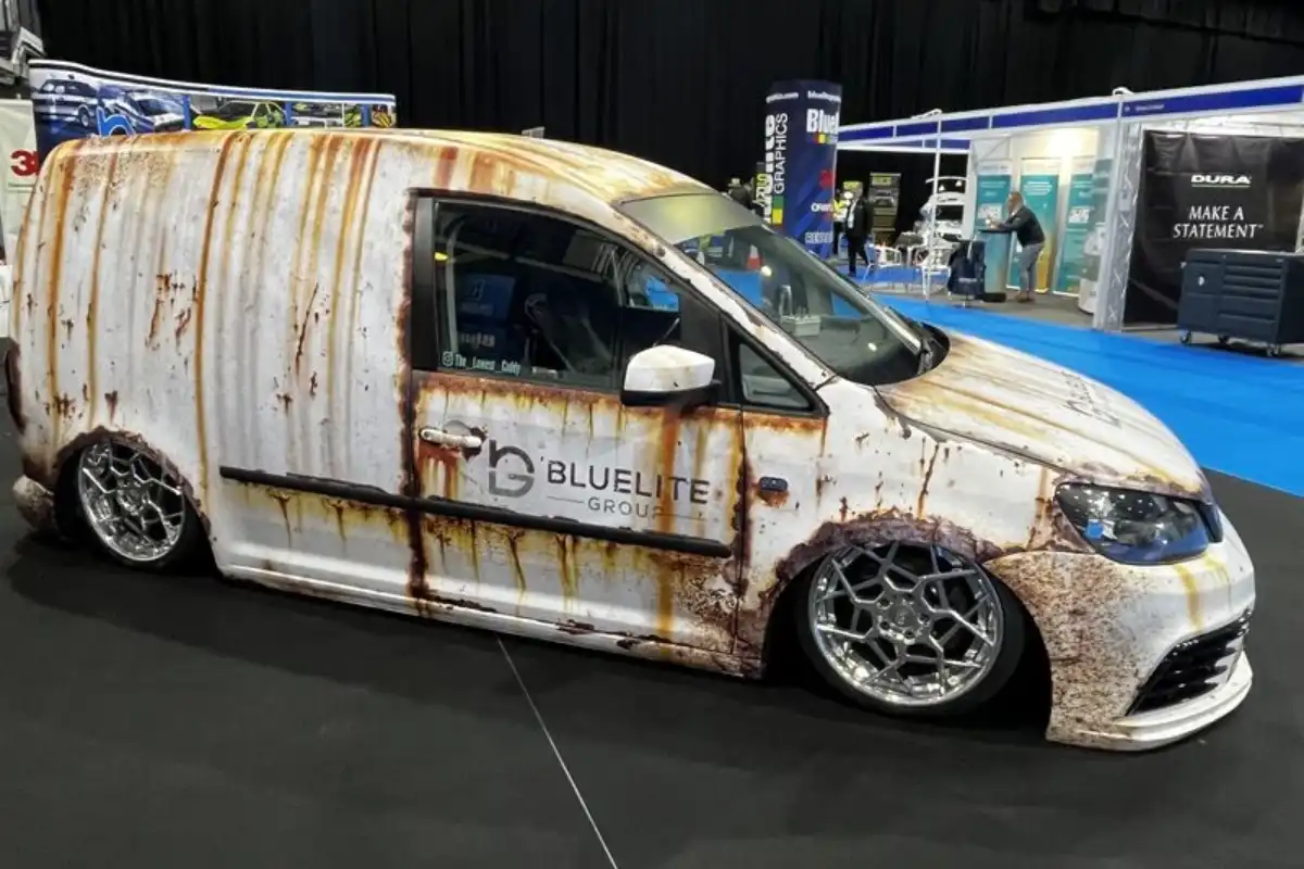 Rusty Volkswagen Caddy Van