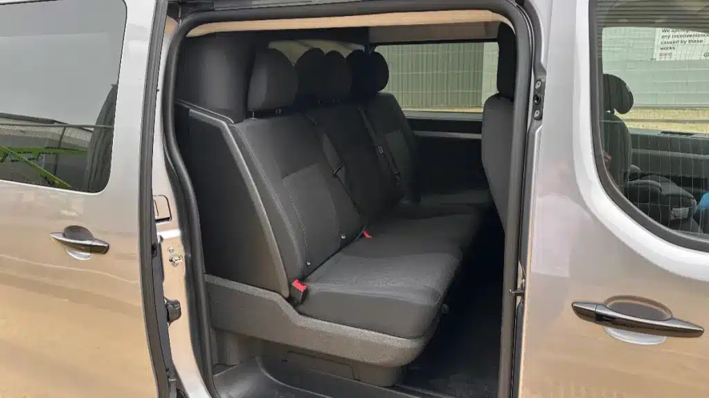 Individual rear seats