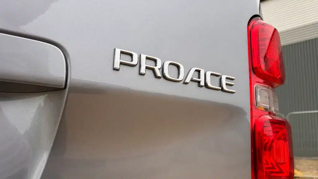 Proace badge