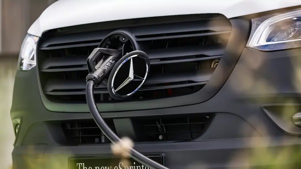 Mercedes eSprinter charging