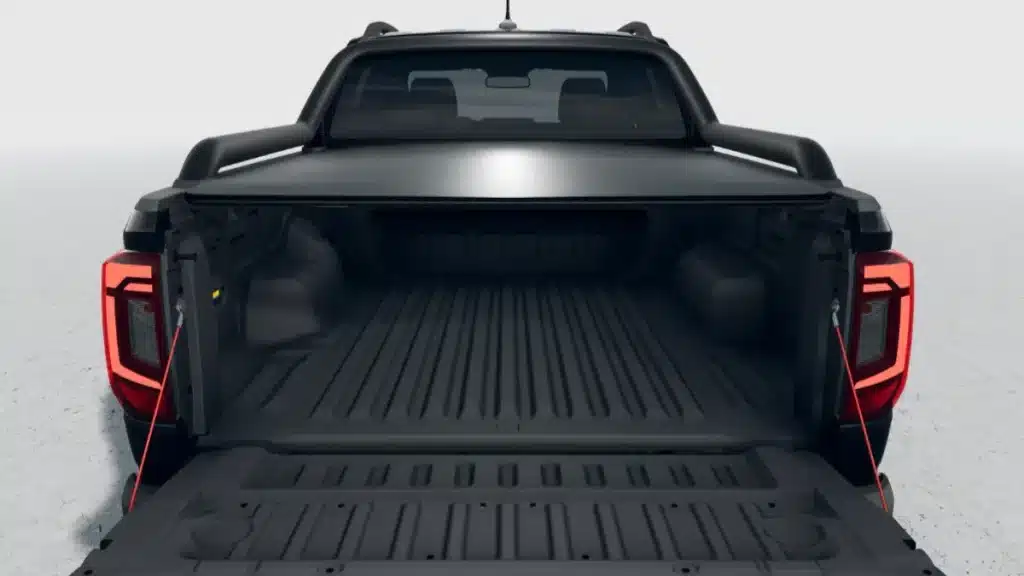 Amarok rear cargo space