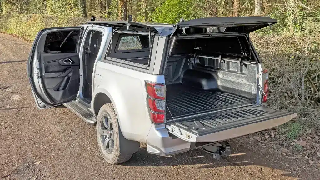 Isuzu D-Max V-Cross Commercial rear loadspace