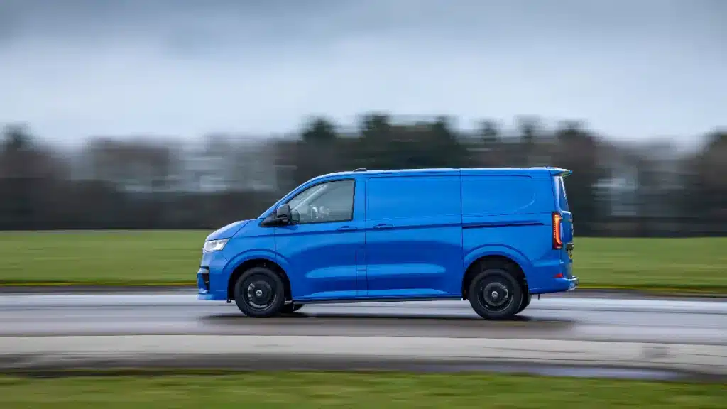 side profile Volkswagen Transporter Commerce Pro S