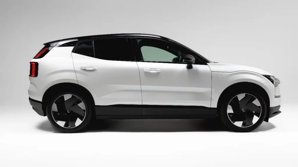 Volvo EX30 Cargo side profile