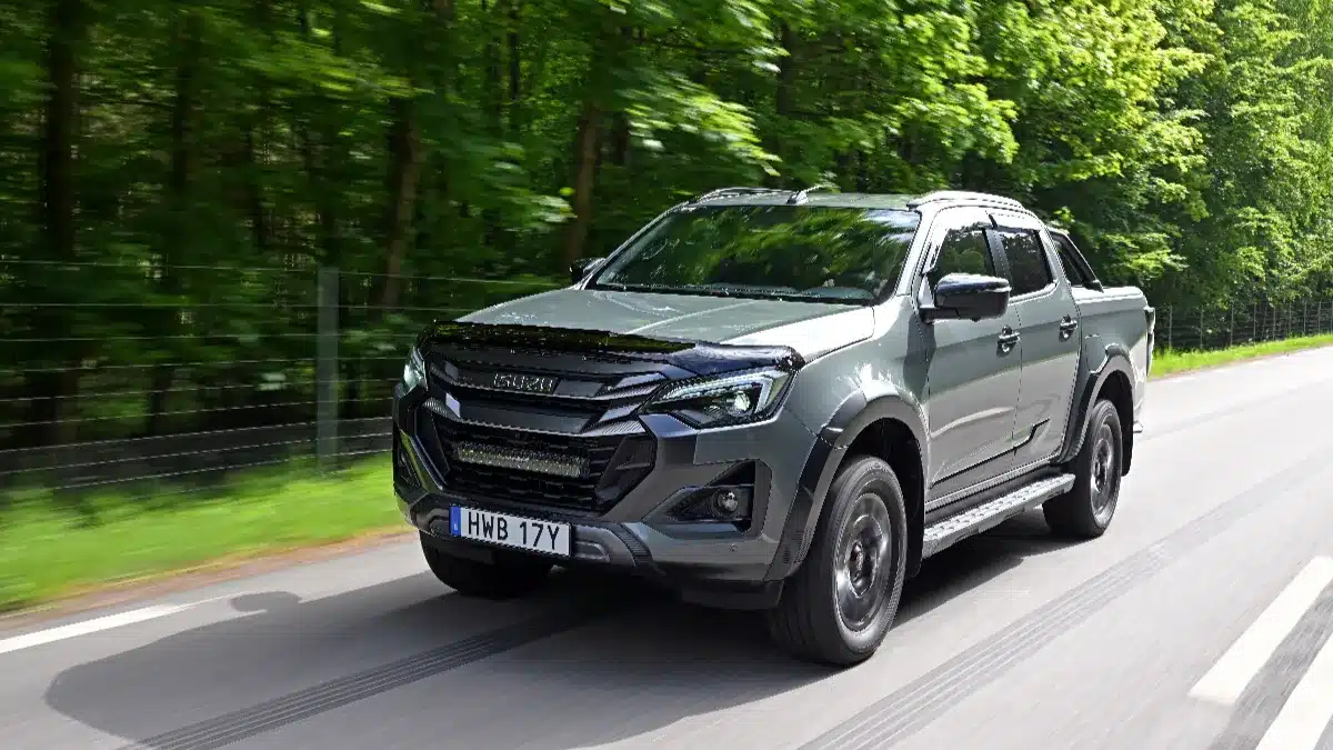 Isuzu D-Max 2.2 on the road