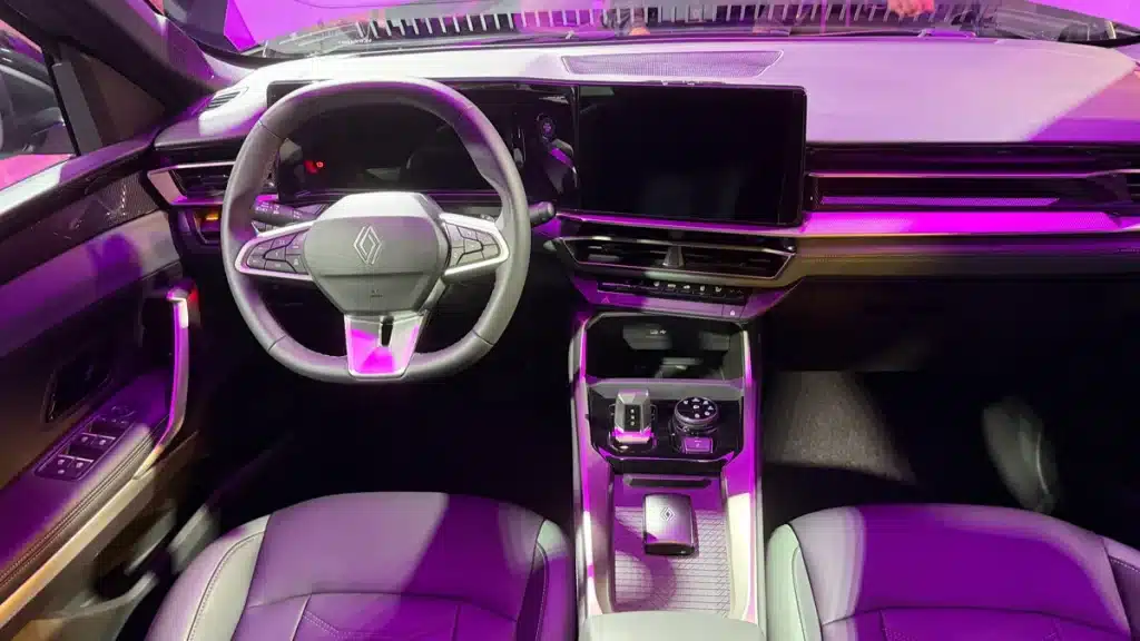 Renault Niagara interior