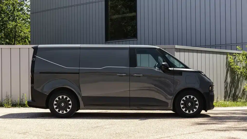 Renault Trafic E-Tech side profile