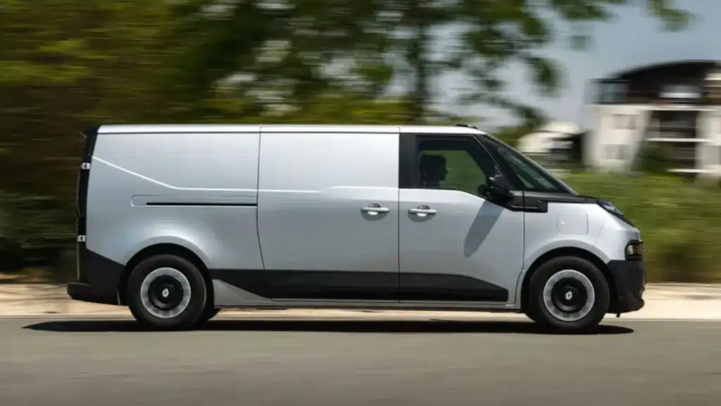 Renault Trafic E-Tech side