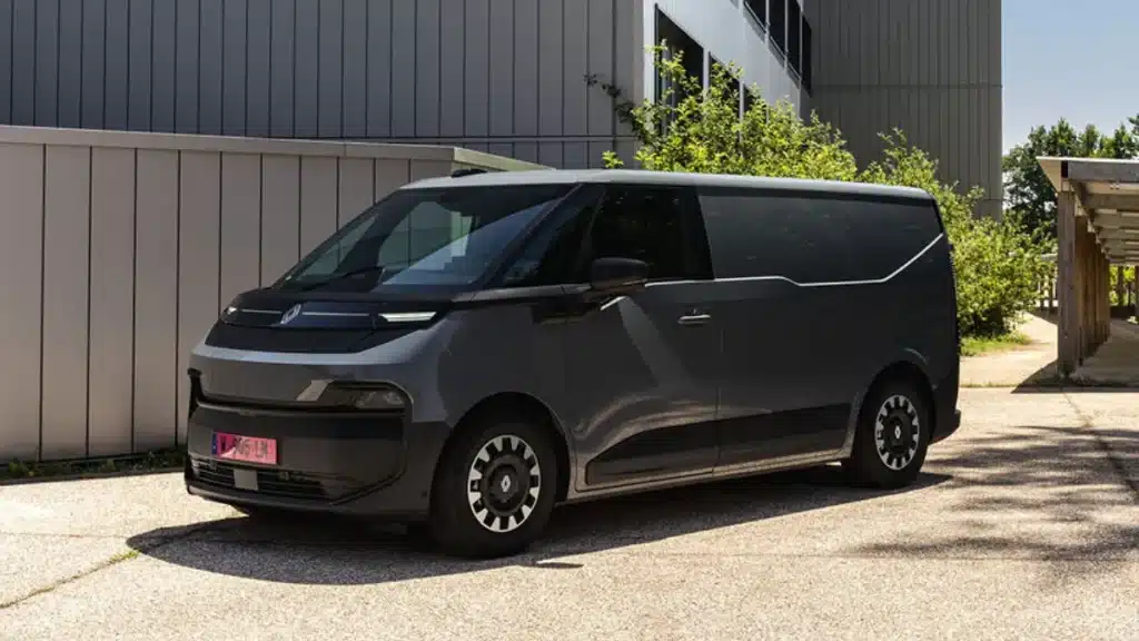 Renault Trafic E-Tech front